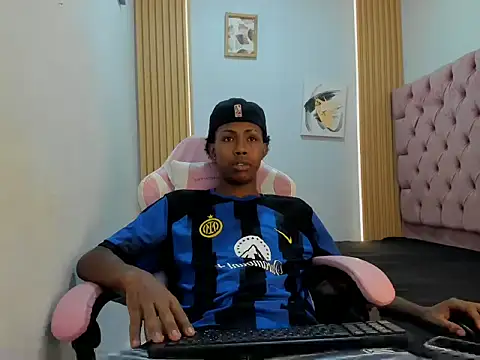 Snapshot of Jax_Maliq chatting on 10.10.25 Jax Maliq online show from 10.10.25