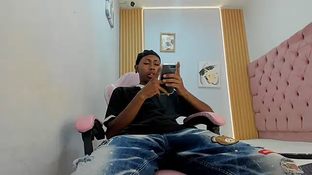 Snapshot of Jax_Maliq chatting on 10.11.25 Jax Maliq online show from 10.11.25