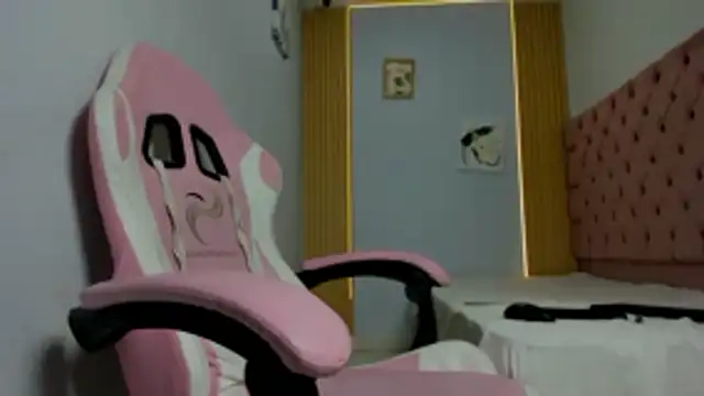 Snapshot of Jax_Maliq chatting on 10.19.25 Jax Maliq online show from 10.19.25