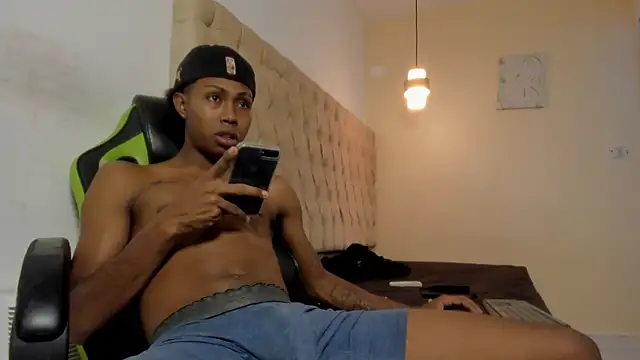 Snapshot of Jax_Maliq chatting on 10.28.25 Jax Maliq online show from 10.28.25