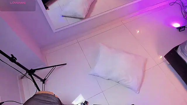 Mia Valentine  online show from 11.10.25