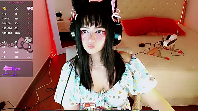 Snapshot of Lunyhose chatting on 10.27.25 Lunyhose online show from 10.27.25