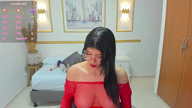 caroline 00403  online show from 09.26.25
