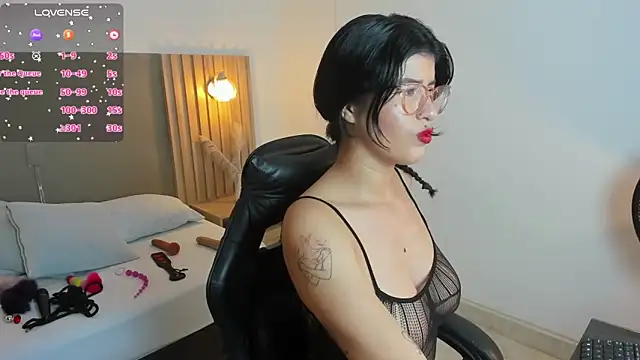 caroline 00403  online show from 10.01.25
