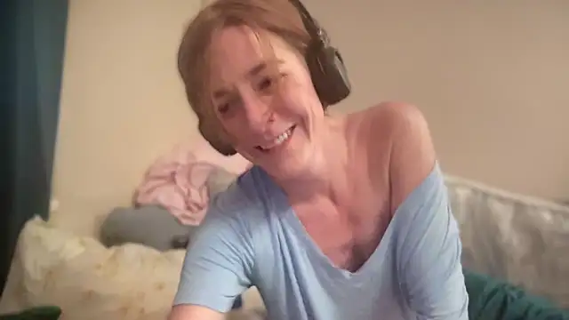 Snapshot of lookitsmay chatting on 09.23.25 lookitsmay online show from 09.23.25