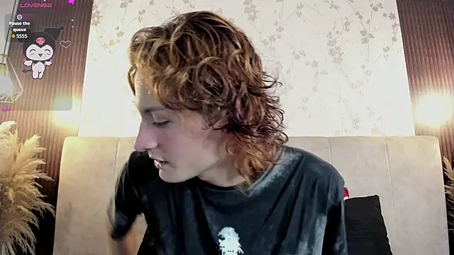 Snapshot of DarcyCullen chatting on 09.15.25 DarcyCullen online show from 09.15.25