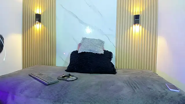 Snapshot of Valentinaliux_ chatting on 02.12.26 Valentinaliux online show from 02.12.26