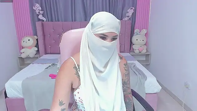 Nayla-Mouna online show from 09.08.25