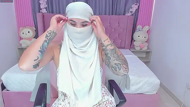 Nayla-Mouna online show from 09.25.25