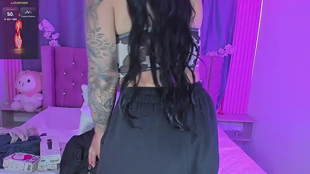 Nayla-Mouna online show from 04.14.26