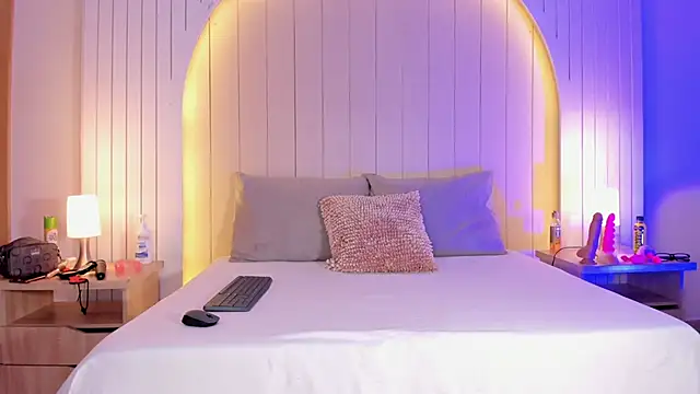 ALICESANDOVAL online show from 12.15.25