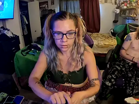 Snapshot of R4inbowK1tty chatting on 10.13.25 R4inbowK1tty online show from 10.13.25