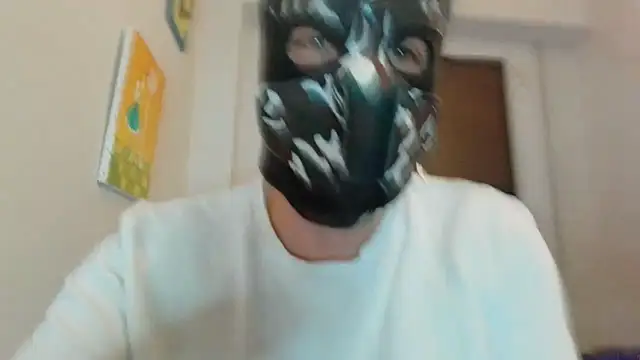 Snapshot of Maskpor2022 chatting on 03.12.26 Maskpor2022 online show from 03.12.26