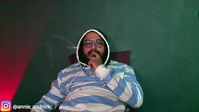  leda swan  online show from 11.08.25