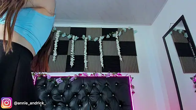  leda swan  online show from 04.17.26