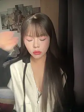 SarahBeii online show from 10.25.25