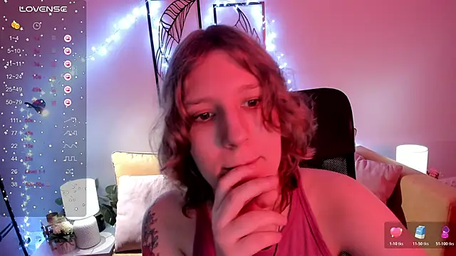 Snapshot of Hailey_Foxy chatting on 10.22.25 Hailey Foxy online show from 10.22.25