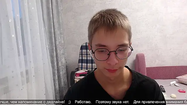 Snapshot of glasses_cat chatting on 10.15.25 glasses cat online show from 10.15.25