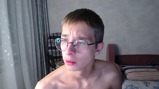 Snapshot of glasses_cat chatting on 10.27.25 glasses cat online show from 10.27.25