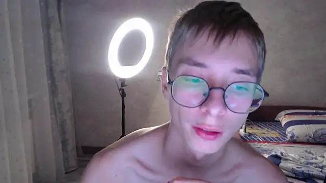 glasses cat online show from 11.11.25