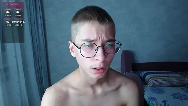 glasses cat online show from 11.18.25