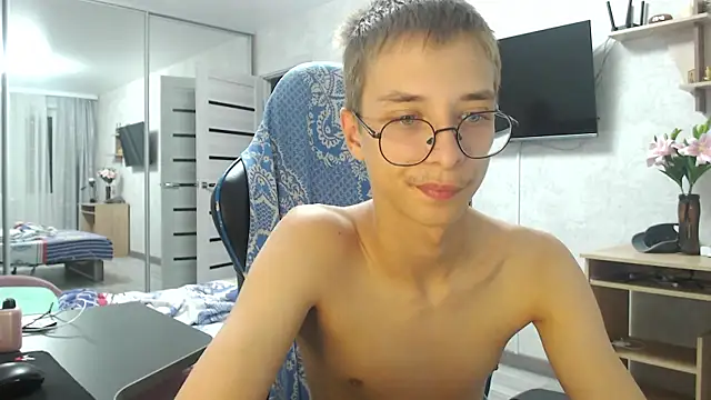 Snapshot of glasses_cat chatting on 07.26.26 glasses cat online show from 07.26.26