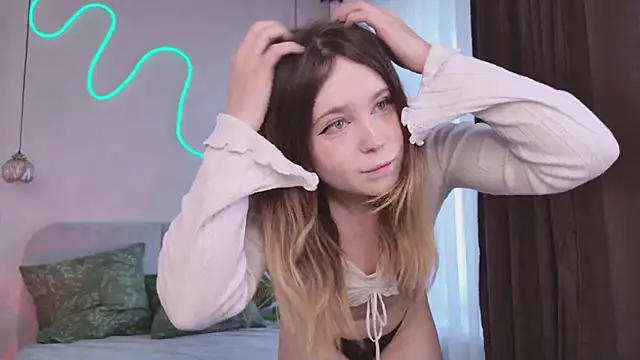 Lina Glow online show from 04.22.26