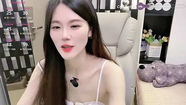 Snapshot of Yueyue-MM chatting on 04.19.26 Yueyue-MM online show from 04.19.26