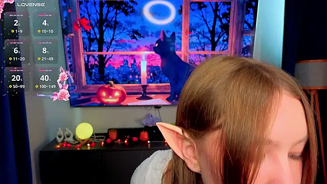 ElfredaTupy online show from 10.25.25