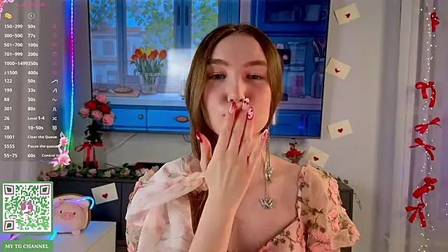 Snapshot of ElfredaTupy chatting on 02.21.26 ElfredaTupy online show from 02.21.26