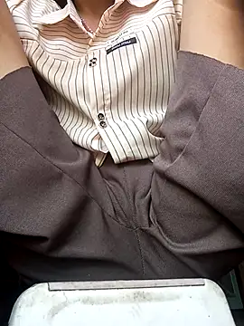 Snapshot of simi-lucy chatting on 10.28.25 simi-lucy online show from 10.28.25