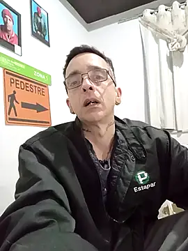 Snapshot of dinho_carioca chatting on 10.21.25 dinho carioca online show from 10.21.25