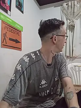 Snapshot of dinho_carioca chatting on 11.12.25 dinho carioca online show from 11.12.25