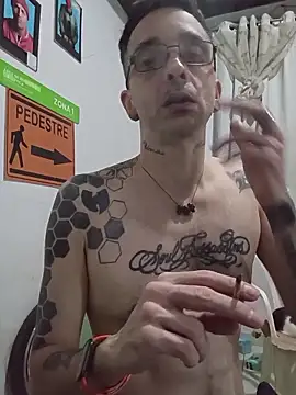 Snapshot of dinho_carioca chatting on 11.15.25 dinho carioca online show from 11.15.25