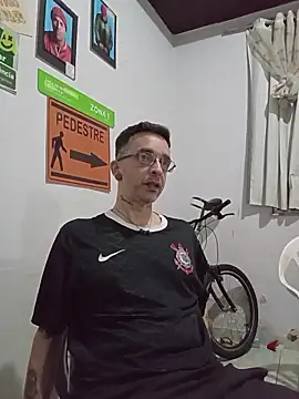 Snapshot of dinho_carioca chatting on 11.16.25 dinho carioca online show from 11.16.25