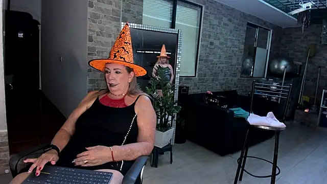  SARAI DUPONT online show from 10.31.25