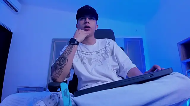 liaamsmiith  online show from 09.11.25