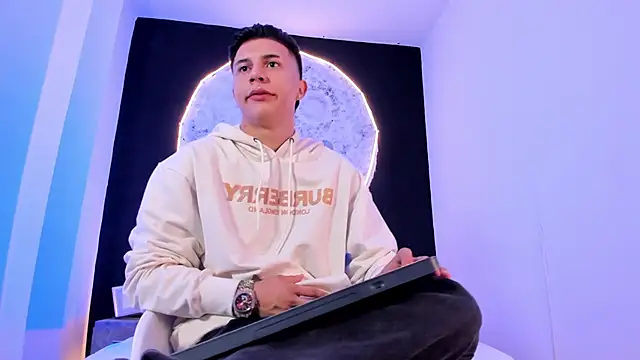 liaamsmiith  online show from 10.25.25