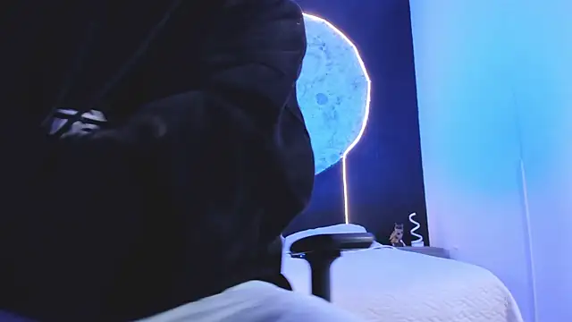 liaamsmiith  online show from 11.14.25