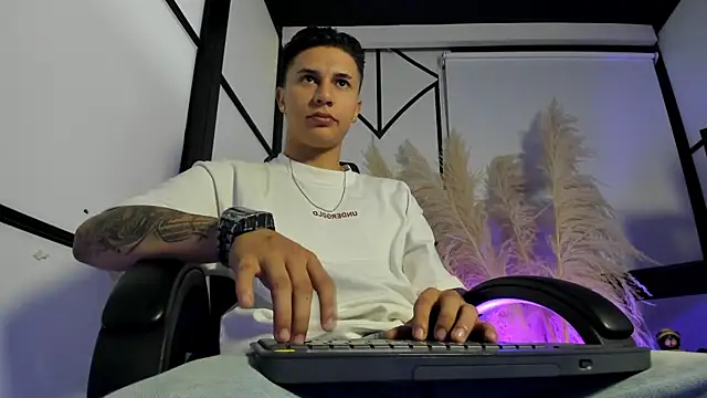 Snapshot of liaamsmiith_ chatting on 02.24.26 liaamsmiith online show from 02.24.26