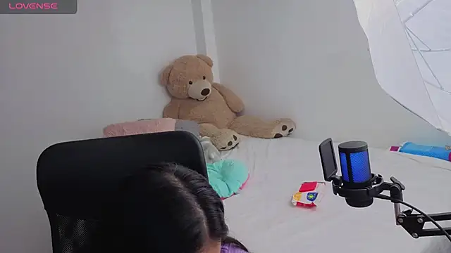 valerihouse online show from 04.17.26