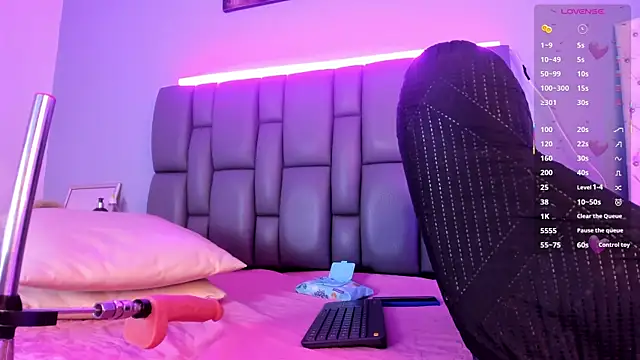 Niicolle Evanss online show from 09.22.25