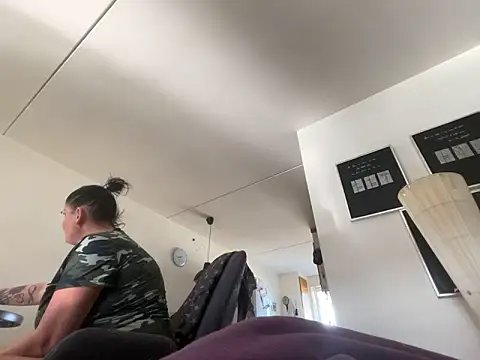 Snapshot of Tina-Maria chatting on 10.18.25 Tina-Maria online show from 10.18.25