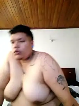 Snapshot of Yulian_bigclit7 chatting on 12.15.25 Yulian bigclit7 online show from 12.15.25