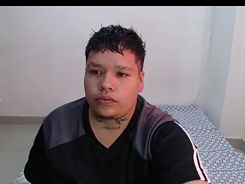 Snapshot of Yulian_bigclit7 chatting on 12.18.25 Yulian bigclit7 online show from 12.18.25