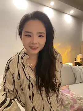 Snapshot of DrityMary chatting on 11.19.25 DrityMary online show from 11.19.25