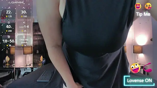 EvamilfXXX online show from 11.13.25