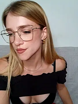 Snapshot of TeaseRosie chatting on 09.24.25 TeaseRosie online show from 09.24.25