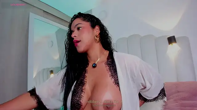 Snapshot of danna_ross25 chatting on 12.17.25 danna ross25 online show from 12.17.25