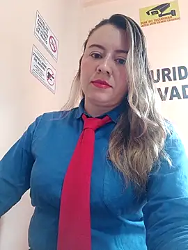Snapshot of Hannah-colx chatting on 04.27.26 Hannah-colx online show from 04.27.26